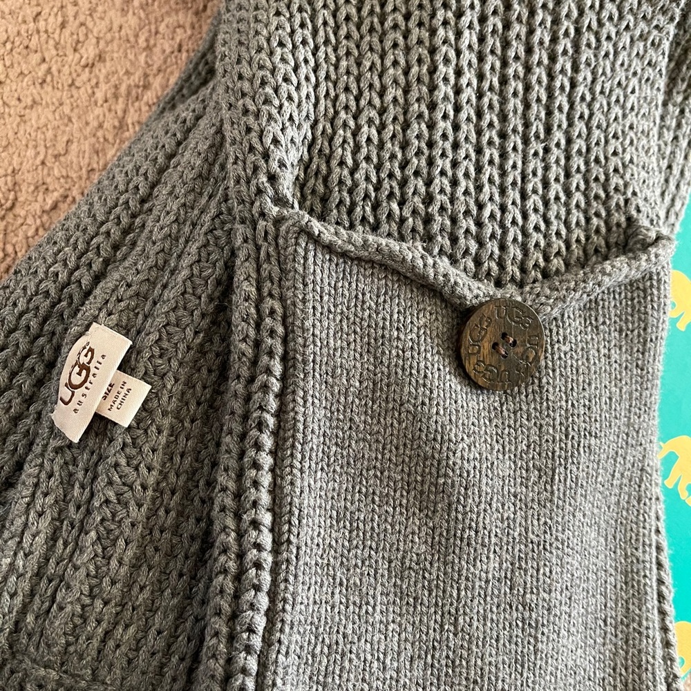 UGG scarf